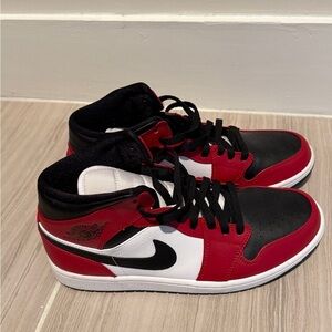Nike Air Jordan 1 Mid - Black, Red & White